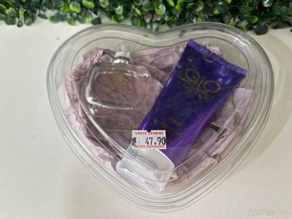 Carinho em forma de presente: Espaço Beleza Perfumaria, Cosméticos e Presentes tem opções para todos os bolsos