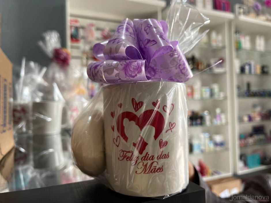 Carinho em forma de presente: Espaço Beleza Perfumaria, Cosméticos e Presentes tem opções para todos os bolsos