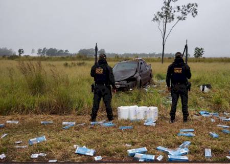 Jovem capota picape com cigarros e agrotóxicos durante fuga do DOF em Ponta Porã