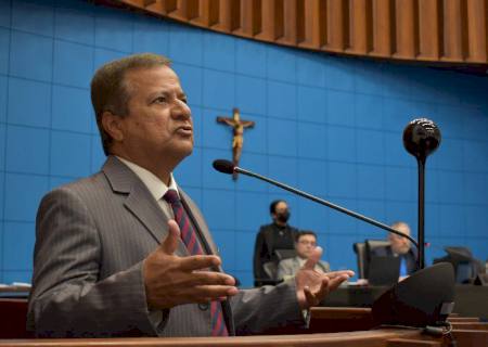 Amarildo Cruz repudia a política de preço dos combustíveis no Brasil