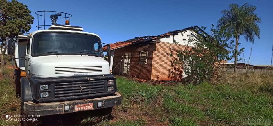 Imóvel abandonado da antiga Viação Motta pega fogo em Casa Verde