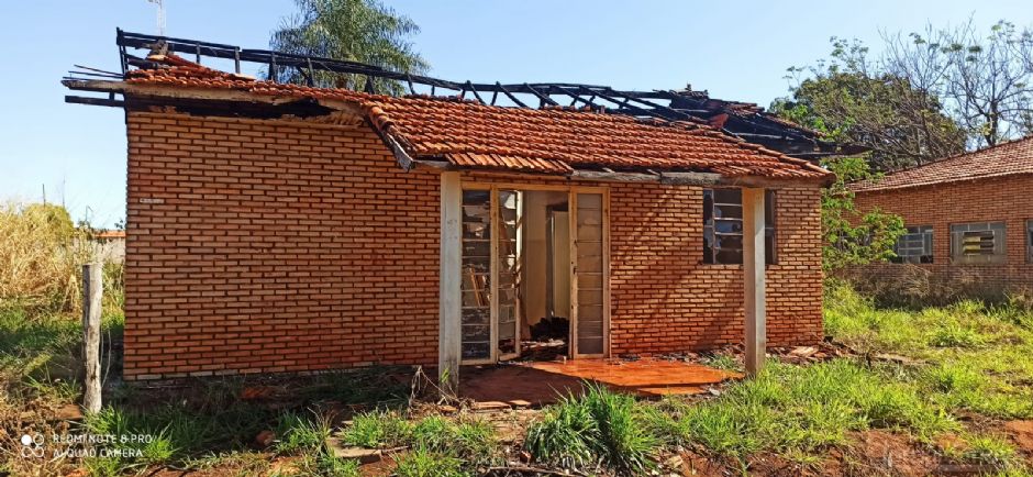 Imóvel abandonado da antiga Viação Motta pega fogo em Casa Verde