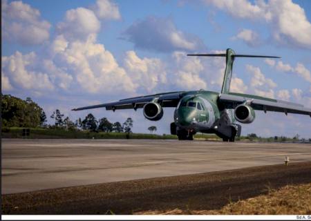 Avião da FAB que resgatará brasileiros decola hoje para a Polônia