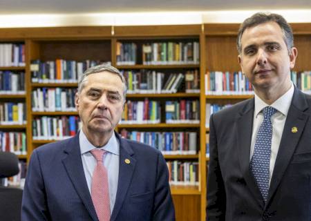 Presidente do Senado e ministro Barroso discutem decisão que suspendeu piso da enfermagem