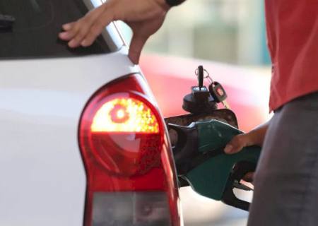 Petrobras reduz preço da gasolina pela primeira vez no ano a partir de quarta-feira