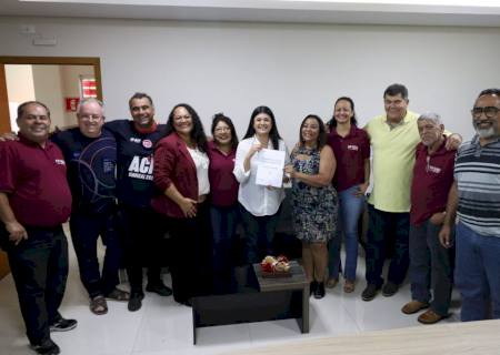 Rose Modesto assina carta-compromisso da Fetems em prol da educação