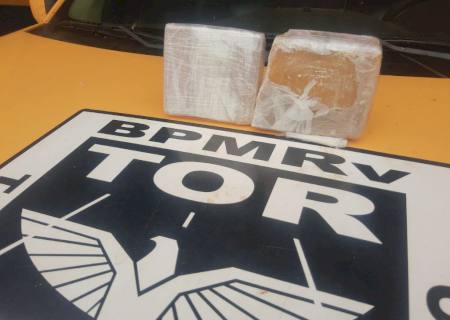 TOR apreende pasta base de cocaína com passageiro de carro de aplicativo em Ponta Porã
