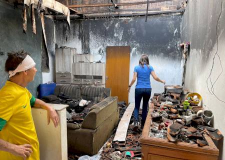 ''Foi uma bituca de cigarro que iniciou o incêndio'', diz morador de casa destruída em Nova Andradina