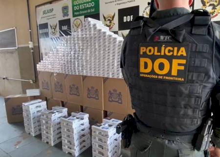 DOF apreende carro abarrotado com pacotes de cigarros contrabandeados