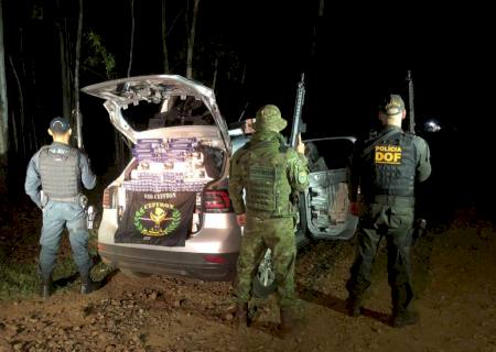 DOF recupera carro roubado, apreende pistola e cigarros contrabandeados