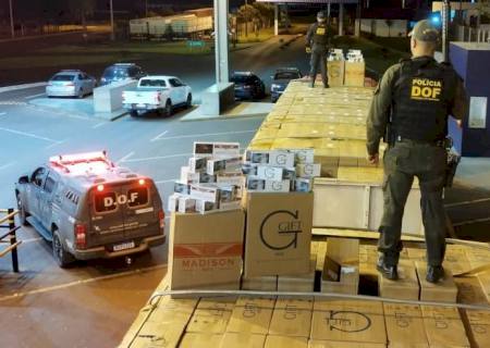 DOF apreende carreta com carga de cigarros contrabandeados em Mundo Novo