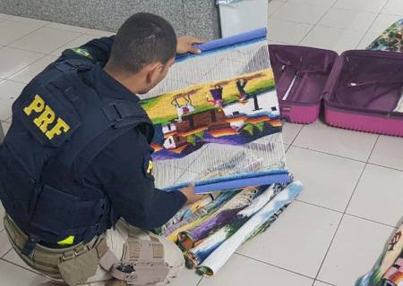 Peruana é presa com 6,7 kg de cocaína ocultos em peças de artesanato em Corumbá