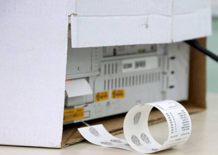 TSE imprime a zerésima, documento que atesta não haver voto registrado em urnas eletrônicas