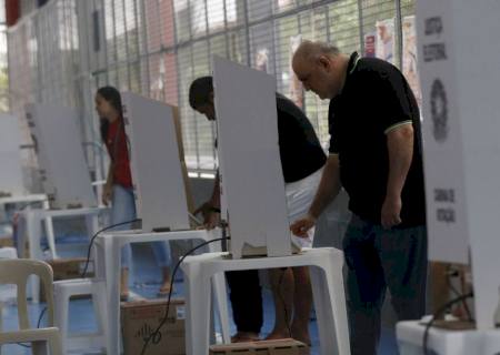 Mais de 156 milhões de brasileiros voltam às urnas hoje para eleger presidente e 12 governadores