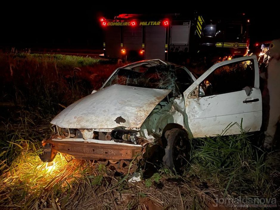 Condutor perde controle e capota Saveiro na MS-473 em Taquarussu