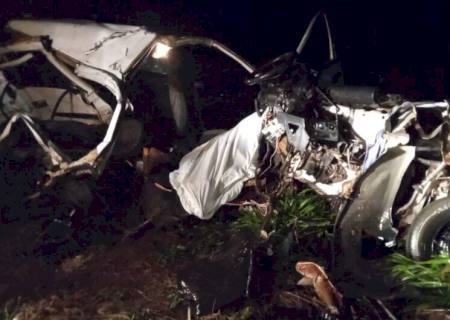 Colisão entre carros mata duas pessoas e deixa outras três feridas em Ponta Porã
