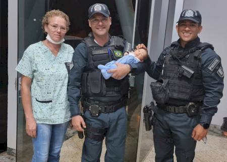 Vídeo: Policiais Militares salvam bebê engasgado em Taquarussu