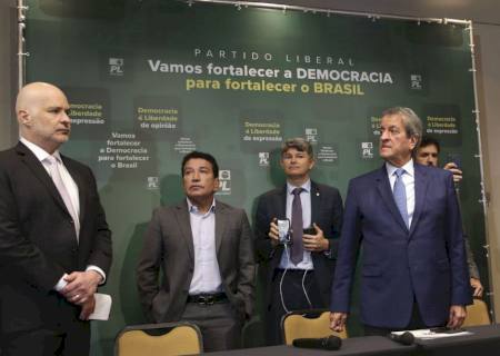 Representação do PL quer invalidar votos de alguns modelos de urnas