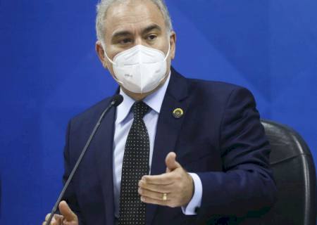 Ministro relaciona aumento de casos de covid-19 a festas de fim de ano