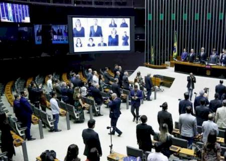 Com PEC travada, aliados de Lula cogitam medida provisória para tirar Bolsa Família do teto