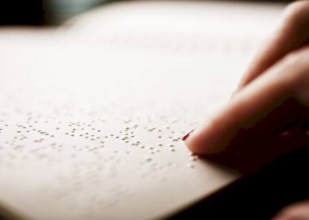 Deficientes visuais podem receber conta de água da Sanesul em braille