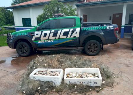 Polícia Ambiental apreende 2 mil metros de redes e recolhe 76 kg de pescado no rio Sucuriú