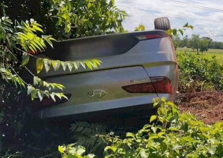Condutor perde o controle e carro capota entre Bataguassu e Santa Rita do Pardo