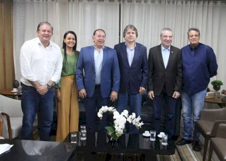 Em visita à Assembleia, Caravina reafirma compromisso de manter a harmonia entre os poderes