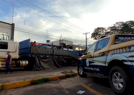 Polícia Militar Rodoviária encontra quase uma tonelada de maconha em meio a carga de milho na MS-164