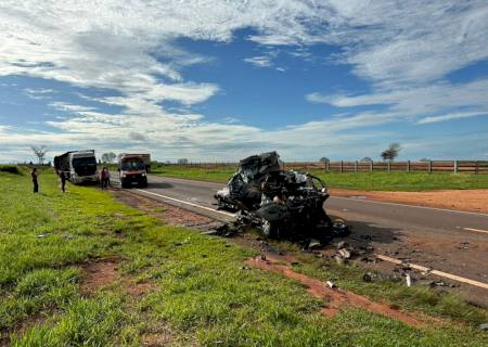 Cinco ocupantes de caminhonete morrem em colisão na MS-040 em Santa Rita do Pardo