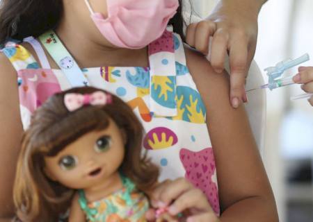 Ministério da Saúde recebe 1,8 milhão de doses da CoronaVac