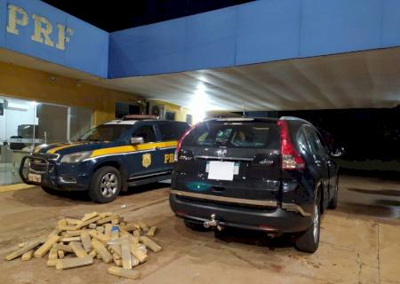 Casal é preso com quase 100 kg de maconha em Água Clara