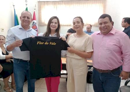 Mara Caseiro visita Taquarussu e oficializa entrega de instrumentos musicais para Banda Marcial