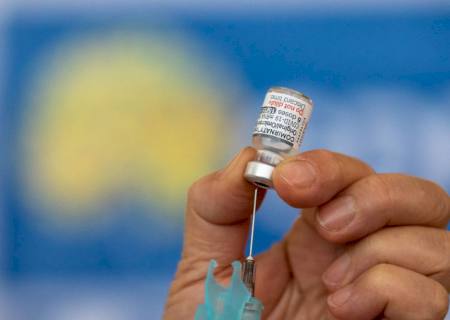 Vacinação bivalente contra covid-19 supera 9 milhões de doses