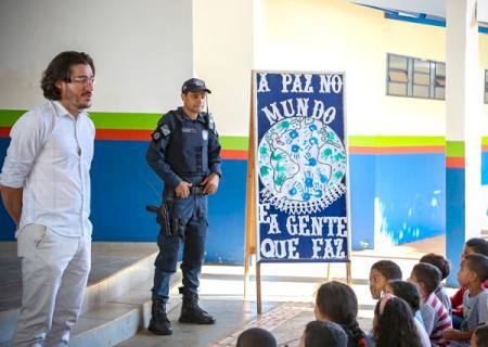 Mobilização pela paz nas escolas em Batayporã conta com acolhimento de equipe multidisciplinar da Secel