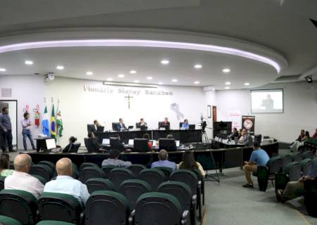 Projeto de lei permite permuta de servidores efetivos da educação entre municípios e outros estados