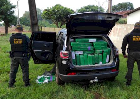 Jeep roubado é apreendido com mais de uma tonelada de maconha na MS-295