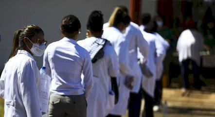 Ministério da Saúde abre edital para preencher 5.900 vagas do novo Mais Médicos