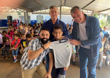 Vereadores reforçam importância do uniforme escolar para economia familiar e segurança dos estudantes