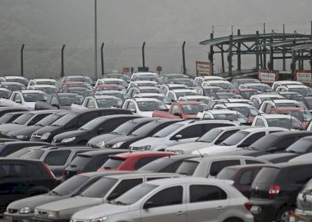 Governo anuncia medidas para estimular compra de carros populares