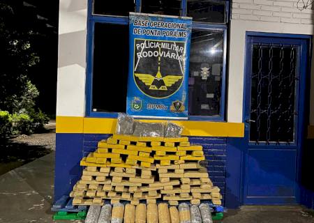 Traficante abandona carro carregado com maconha durante fuga da PMR em Ponta Porã