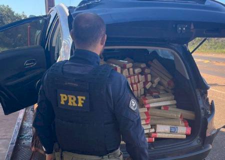 Traficante capota carro furtado carregado com maconha durante fuga em MS