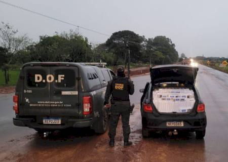 Motorista abandona carro carregado com cigarros ao avistar o DOF em Ponta Porã