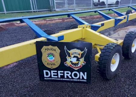 Defron recupera carreta de transportar plataforma de colheitadeira em Dourados