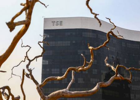 TSE inicia julgamento que pode levar à inelegibilidade de Bolsonaro