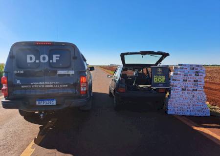 Dupla é presa com carro carregado com cigarros contrabandeados em Laguna Carapã
