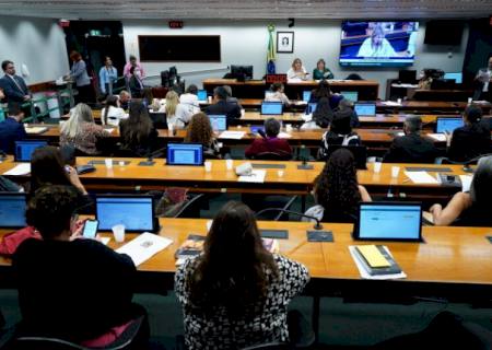 Ministério da Saúde pede aprovação de projeto que regulamenta doulagem
