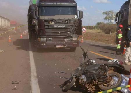 Casal de Biz morre ao colidir de frente com carreta na BR-163 em Campo Grande