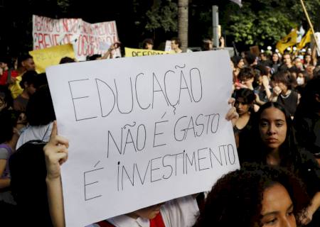 Dossiê mostra falta de direitos básicos para pós-graduandos no Brasil