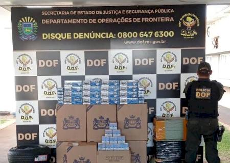 Dois são presos com carro carregado com cigarros e pneus em Dourados
